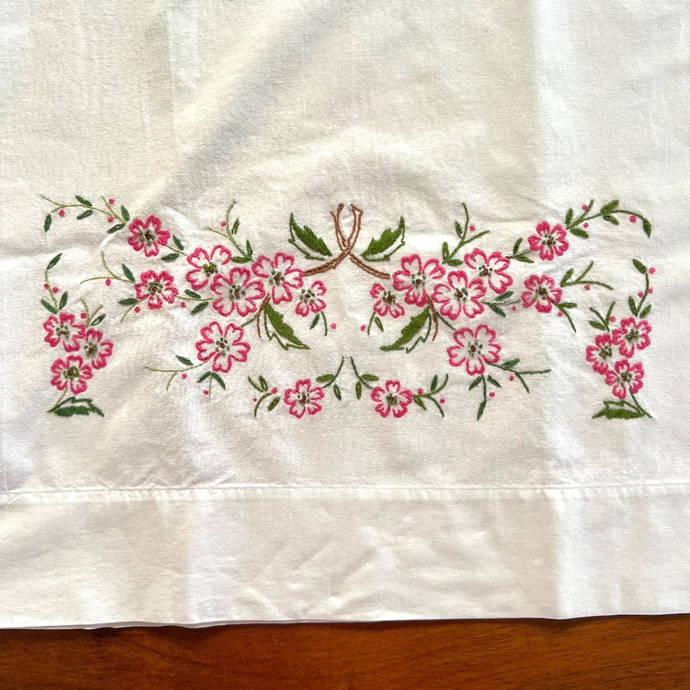 VTG 3PC Embroidered Pillowcases - Picture 5 of 9